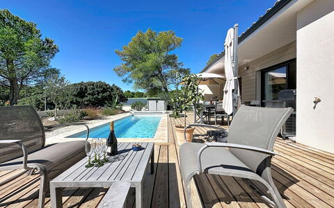 Villa Anglada: Mobilier De Jardin, Arbuste, Maison, Tableau De Plein Air, Meubles, Domicile, Jardin, Pelouse, Arrière-Cour, Biens