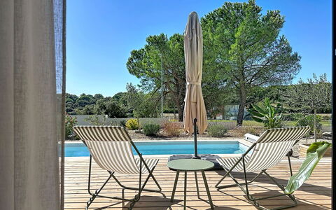 Villa Anglada: Mobilier De Jardin, Arbuste, Maison, Tableau De Plein Air, Meubles, Domicile, Jardin, Pelouse, Arrière-Cour, Biens