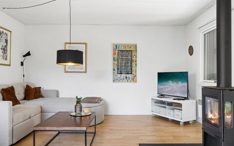 Tordis - 675M from the Sea: Meubles, Design Intérieur, Sol, Sol, Canapé, Bois, Salon, Parquet, Plafond, Pièce