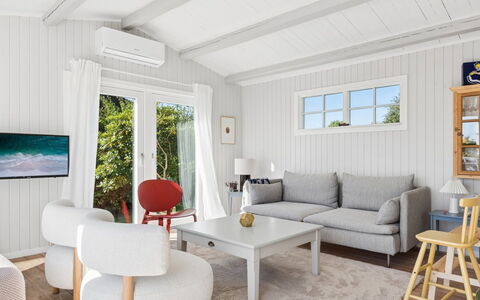 Henryka - 750M from the Sea: Meubles, Design Intérieur, Canapé, Bois, Sol, Salon, Sol, Plafond, Table, Domicile