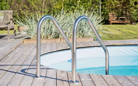 Henryka - 750M from the Sea: Piscine, Balustrade, Mobilier De Jardin, Aluminium