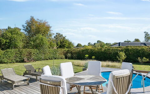 Henryka - 750M from the Sea: Meubles, Chaise, Mobilier De Jardin, Bois, Table, Tableau De Plein Air, Ombre, Table Cuisine Et Salle A Manger, Jardin, Dur