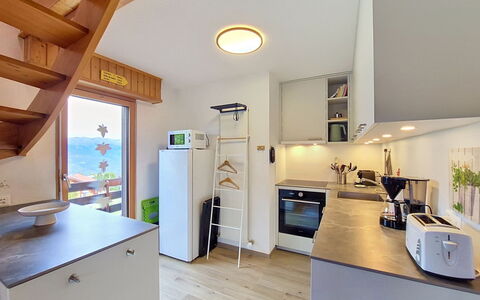 Domino C D-1: Design Intérieur, Sol, Meubles, Cuisine, Bois, Sol, Principaux Appliance, Comptoir, Plafond, Pièce