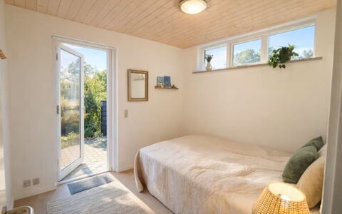 Herdina - 300M from the Sea: Mur, Design Intérieur, Bois, Sol, Plafond, Sol, Chambre, Lit, Éclairage, Pièce