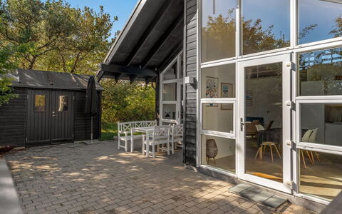 Herdina - 300M from the Sea: Bois, Porte, Domicile, Chalet, Siding, Porche, Biens, Cour, Conception, Batiments Jardin