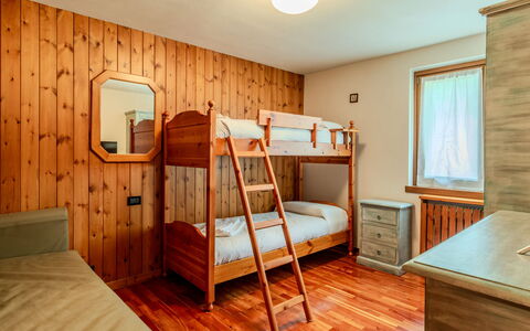 Calvet: Meubles, Design Intérieur, Bois, Lit, Chambre, Sol, Sol, Pièce, Plafond, Tache De Bois