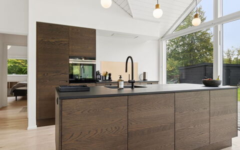 Felicita - 800M from the Sea: Sol, Meubles, Cuisine, Design Intérieur, Comptoir, Sol, Cabinetry, Parquet, Appareil De Cuisine, Électroménager