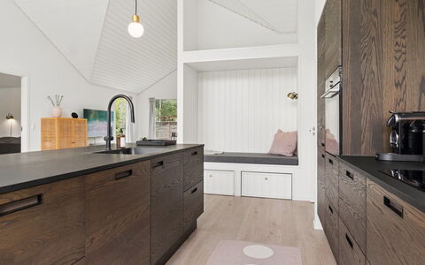 Felicita - 800M from the Sea: Sol, Design Intérieur, Bois, Cabinetry, Meubles, Cuisine, Comptoir, Sol, Plafond, Luminaire