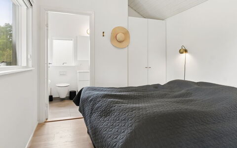 Felicita - 800M from the Sea: Mur, Chambre, Design Intérieur, Lit, Sol, Plafond, Bois, Sol, Meubles, Drap De Lit