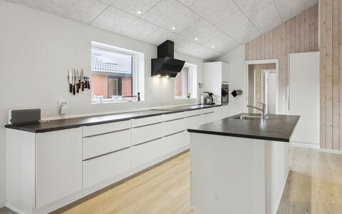 Ellin - 3.3Km from the Sea: Toit, Domicile, Chalet, Siding, Biens, Allée, Ferme, Batiments Jardin