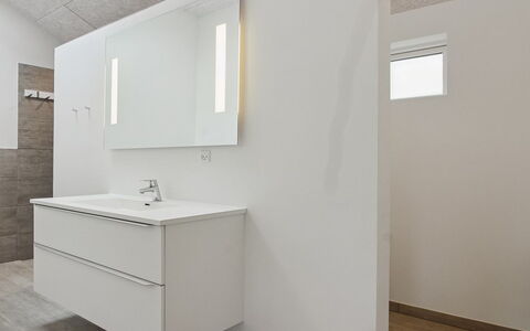Ellin - 3.3Km from the Sea: Toit, Domicile, Chalet, Siding, Biens, Allée, Ferme, Batiments Jardin