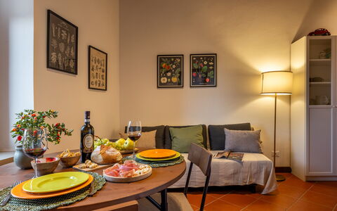 La Veduta - la Finestra su Castelfalfi: Meubles, Design Intérieur, Mur, Sol, Bois, Sol, Pièce, Plafond, Éclairage, Orange