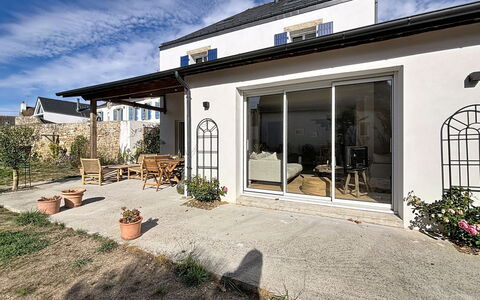 Maison de Saint-Pierre: Architecture, Pente, Chalet, Chaîne De Montagnes, Cabane En Rondins, Siding, Lumber, Alpes, Eco Hôtel, Village De Montagne