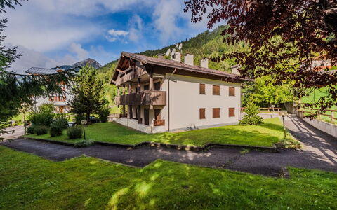 Sole e Neve: Architecture, Pente, Chalet, Chaîne De Montagnes, Cabane En Rondins, Siding, Lumber, Alpes, Eco Hôtel, Village De Montagne