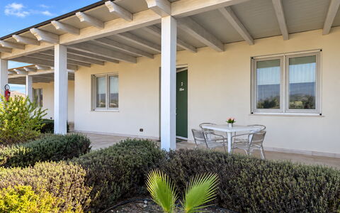 Casa Boungalow: Ombre, Porche, Colonne, Biens, Structure En Plein Air, Jardin, Aménagement Paysager, Cour, Pergola, Villa