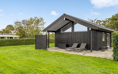 Ellanor - 100M from the Sea: Meubles, Design Intérieur, Sol, Sol, Mur, Canapé, Bois, Salon, Pièce, Domicile