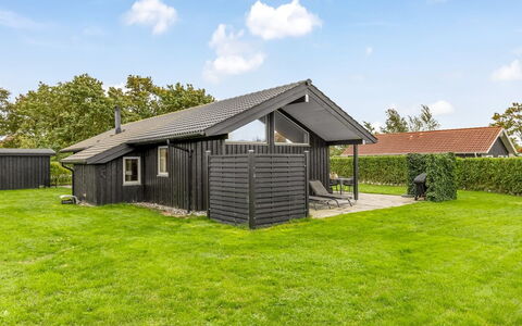 Ellanor - 100M from the Sea: Meubles, Design Intérieur, Sol, Sol, Mur, Canapé, Bois, Salon, Pièce, Domicile