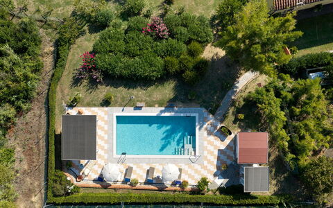 Al Melo: Piscine, Recours, Biens, Eco Hôtel, Jardin, Mobilier De Jardin, Aménagement Paysager, Parapluie, Loisir, Arrière-Cour
