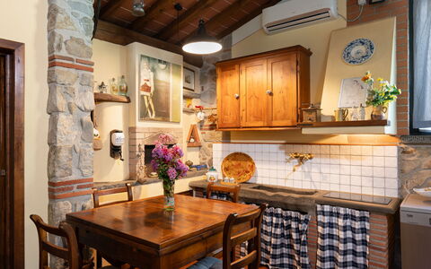 Al Melo: Meubles, Design Intérieur, Cuisine, Sol, Bois, Comptoir, Plafond, Table, Sol, Luminaire