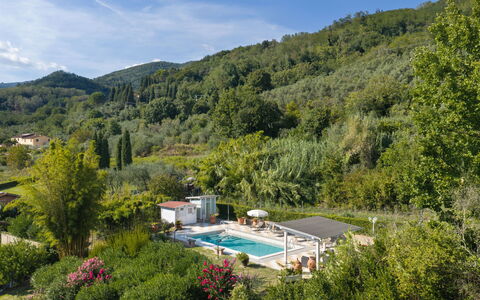 Al Melo: Colline, Station De Montagne, Piscine, Eco Hôtel, Chaîne De Montagnes, Jardin, Recours, Mobilier De Jardin, Parapluie, Balancelle