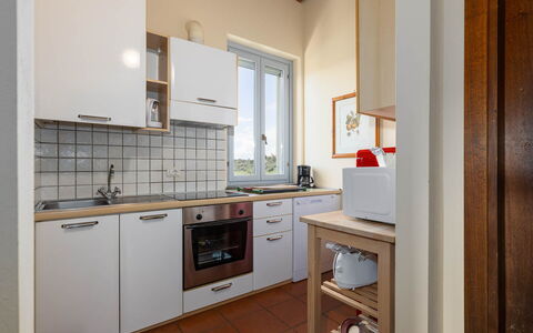 La Certaldina Luna Apartment: Appareil De Cuisine, Cuisine, Principaux Appliance, Comptoir, Design Intérieur, Sol, Cabinetry, Evier, Pièce, Meubles