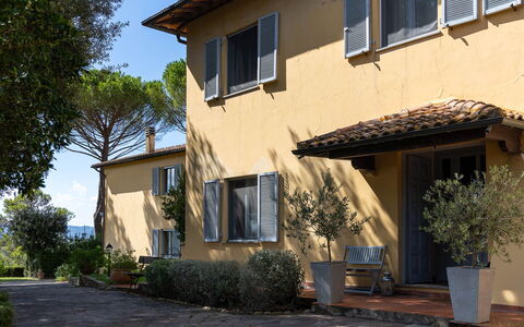 La Certaldina Luna Apartment: Domicile, Zone Résidentielle, Maison, Toit, Chalet, Biens, Banlieue, Ombre, Villa, Balcon