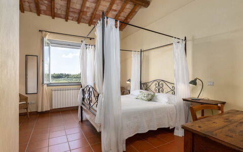 La Certaldina Stella Apartment: Meubles, Design Intérieur, Lit, Chambre, Sol, Plafond, Sol, Linge, Pièce, Literie