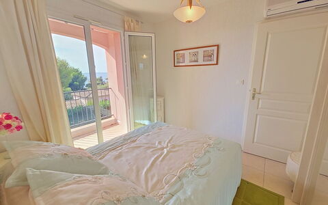Cap Emeraude: Meubles, Design Intérieur, Sol, Bois, Sol, Chambre, Pièce, Rose, Linge, Lit