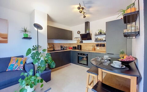 Victoria: Meubles, Design Intérieur, Sol, Pièce, Plafond, Cuisine, Sol, Comptoir, Éclairage, Appareil De Cuisine