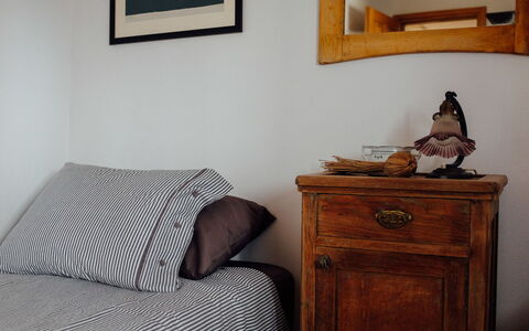 Marijana: Meubles, Lit, Chambre, Design Intérieur, Linge, Literie, Bois, Drap De Lit, Textile, Pièce