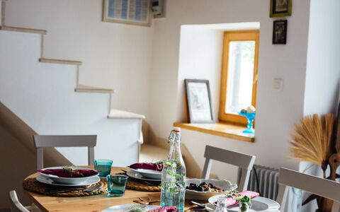 Marijana: Meubles, Design Intérieur, Table, Bois, Vaisselle, Chaise, Salle À Manger, Table Cuisine Et Salle A Manger, Pièce, Textile