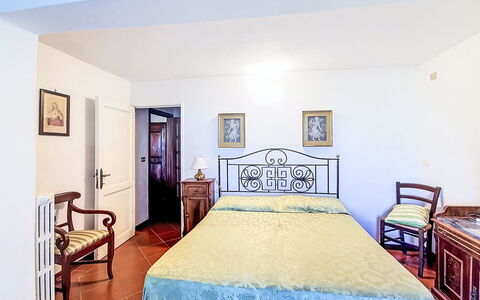 La Villa di Andrea: Lit, Design Intérieur, Chambre, Meubles, Sol, Sol, Drap De Lit, Pièce, Literie, Plafond