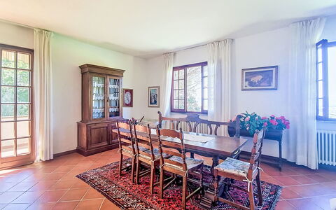 La Villa di Andrea: Meubles, Sol, Design Intérieur, Bois, Table, Sol, Chaise, Pièce, Plafond, Salle À Manger
