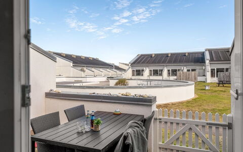 Alena - 50M from the Sea: Architecture, Toit, Domicile, Composite, Ombre, Daylighting, Cour, Biens, Balcon, Mobilier De Jardin