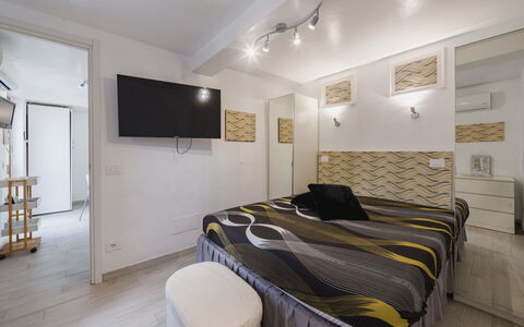 Dimora Little Dream: Meubles, Lit, Design Intérieur, Chambre, Sol, Sol, Mur, Literie, Pièce, Drap De Lit