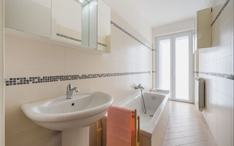Terrazza Giardino: Salle De Bains, Sol, Luminaire Plomberie, Design Intérieur, Sol, Lavabo, Évier, Robinet, Plomberie, Pièce