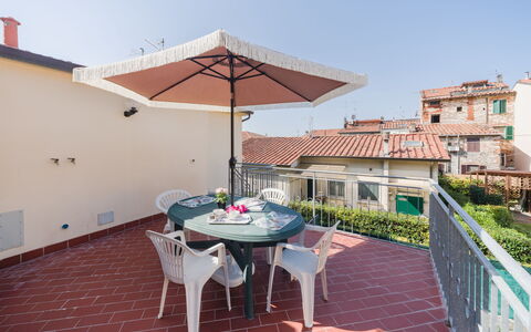 Terrazza Giardino: Meubles, Tableau De Plein Air, Balcon, Chaise, Appartement, Mobilier De Jardin, Plante D'Appartement, Pot De Fleur, Table Cuisine Et Salle A Manger, Patio