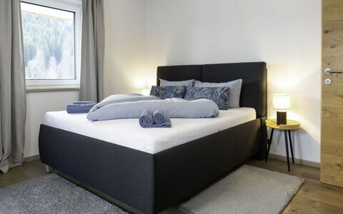 Auffach 609: Chambre, Lit, Cadre De Lit, Literie, Oreiller, Parquet, Dur, Throw Pillow, Lampe, Drap De Lit