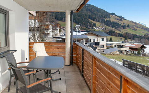 Auffach 609: Bois, Meubles, Design Intérieur, Appartement, Plafond, Tache De Bois, Dur, Balcon, Chaise, Ombre