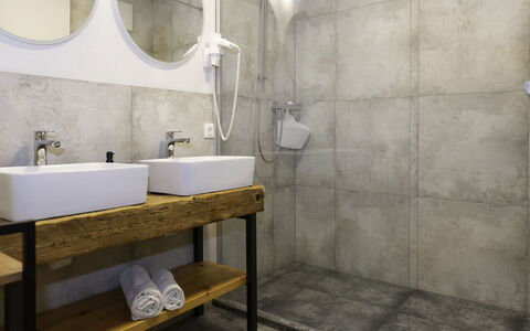 Auffach 609: Sol, Design Intérieur, Luminaire Plomberie, Sol, Éclairage, Robinet, Salle De Bains, Lavabo, Évier, Meubles