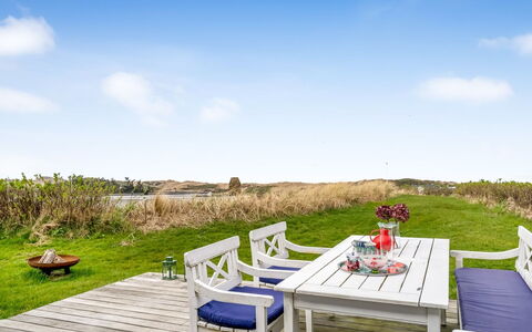 Aaran - 100M from the Sea: Meubles, Ciel, Bleu, Chaise, Table, Mobilier De Jardin, Tableau De Plein Air, Table Cuisine Et Salle A Manger, Plate-Forme, Recours