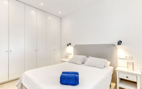 S'Alqueria Petita: Meubles, Design Intérieur, Mur, Chambre, Lit, Bois, Sol, Sol, Plafond, Pièce