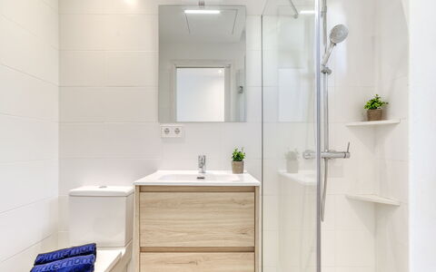 S'Alqueria Petita: Sol, Sol, Armoire De Toilette, Luminaire Plomberie, Salle De Bains, Design Intérieur, Lavabo, Plomberie, Cabinetry, Évier