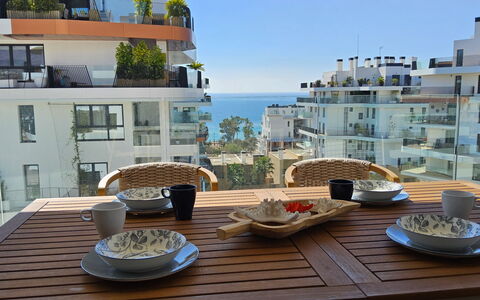 Residencial Áster: Meubles, Chaise, Table, Mobilier De Jardin, Tableau De Plein Air, Balcon, Appartement, Table Cuisine Et Salle A Manger, Ombre, Patio