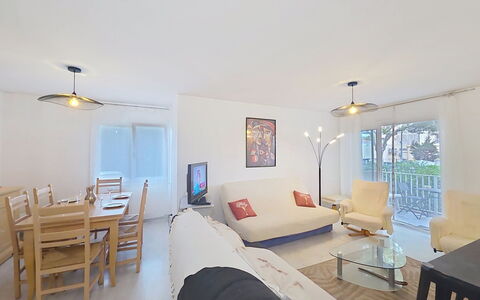 Les Floralies: Design Intérieur, Meubles, Canapé, Sol, Plafond, Sol, Salon, Appartement, Pièce, Domicile