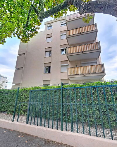 Les Floralies: Jour, Bâtiment, Zone Résidentielle, Appartement, Architecture, Quartier, Façade, Condominium, Design Urbain, Établissements Humains
