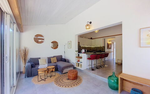 Mini Villa Mare Sole: Meubles, Design Intérieur, Sol, Sol, Mur, Canapé, Bois, Plafond, Salon, Pièce