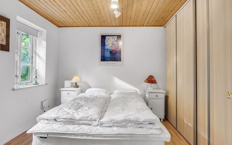 Terese - 200M to the Fjord: Sol, Design Intérieur, Sol, Meubles, Bois, Chambre, Plafond, Lit, Parquet, Pièce