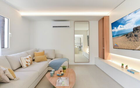 Red Rocks: Mur, Design Intérieur, Canapé, Sol, Meubles, Sol, Salon, Appartement, Plafond, Pièce