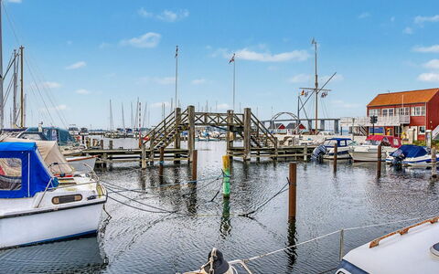 Leefke - 200M from the Sea: Bateau, Marina, Navire, Port, Port, Quai, Bateaux Et Nautique - Materiel Et Fournitures, Mer, Architecture Navale